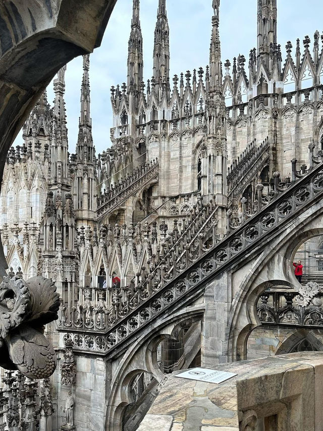 ⛪ “Stone That Reaches Sky: A Morning at Milan Cathedral”