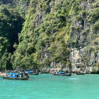 เกาะพีพี (Phi Phi Islands) 🌴🌊 