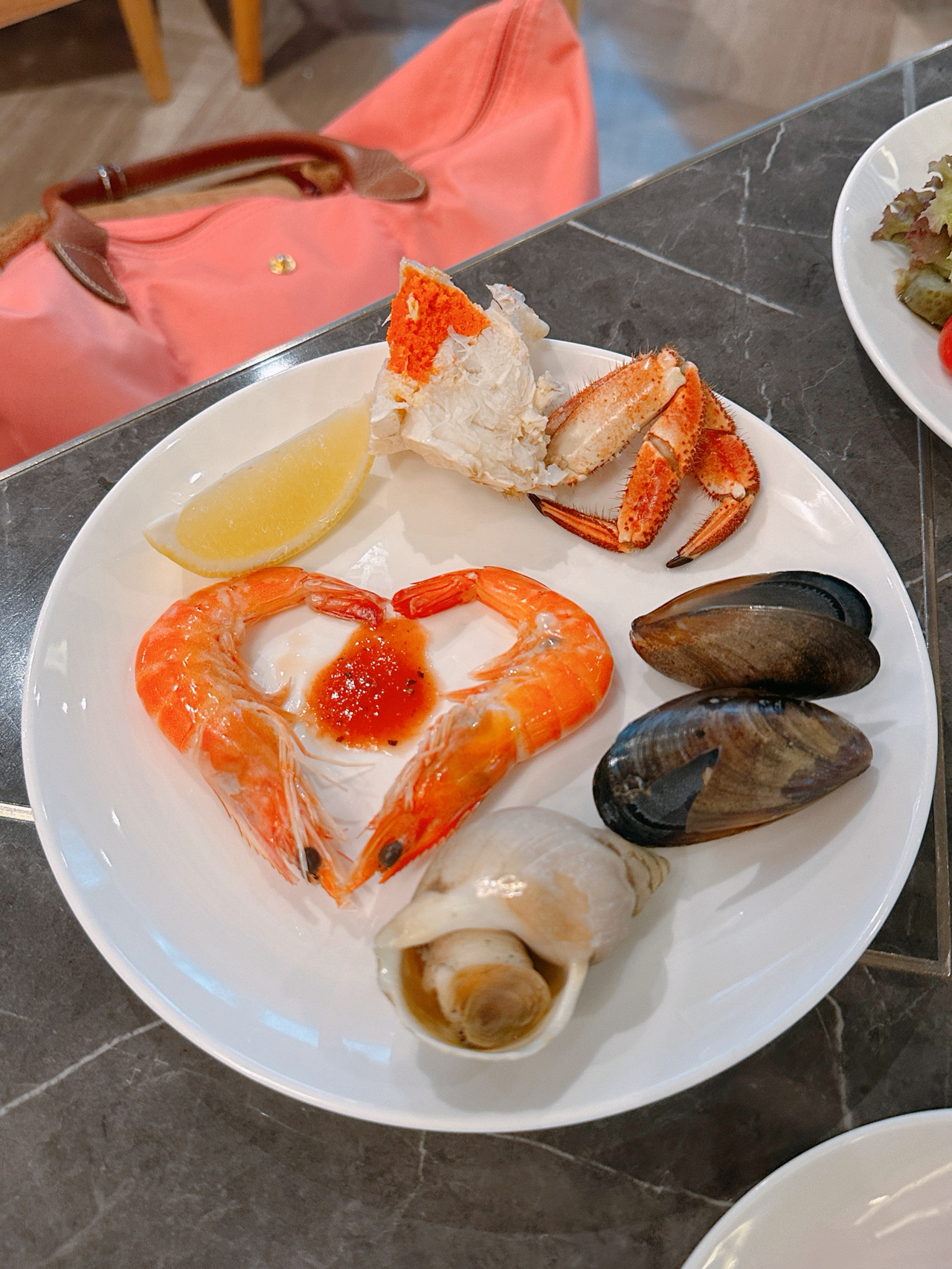 【香港 攻略 2026】香港 Trip.com 精選 — 港人實用指南 香港 - 抵食自助午餐 - 圖 3