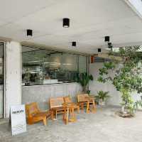 A Bold Blend of Flavor and Atmosphere