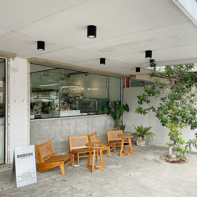 A Bold Blend of Flavor and Atmosphere