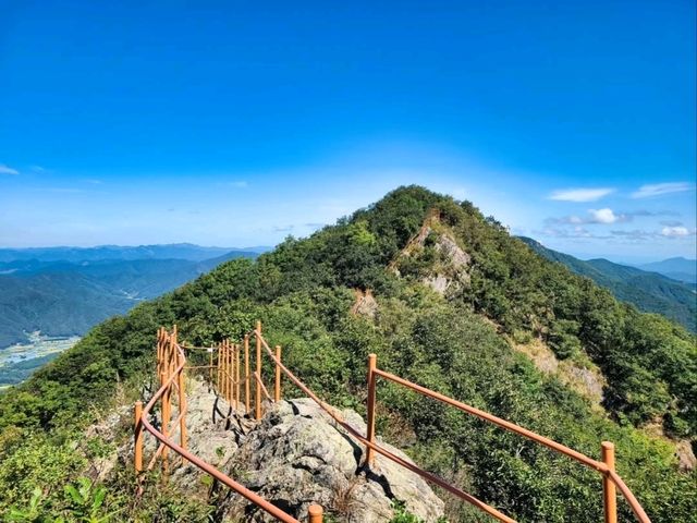 Quiet Trails and Sneaky Good Views