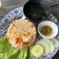 ร้านสี่แยกหัวตะเข้คาเฟ่แอนด์เกสต์เฮ้าส์ 