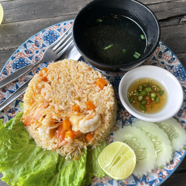 ร้านสี่แยกหัวตะเข้คาเฟ่แอนด์เกสต์เฮ้าส์ 