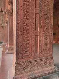  Agra Fort – The Silent Guardian of the Mughal Era 