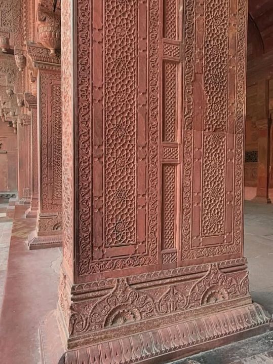  Agra Fort – The Silent Guardian of the Mughal Era 