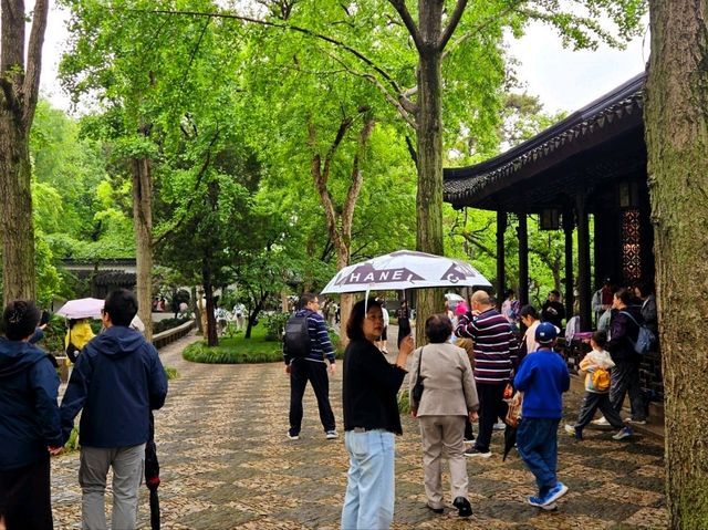 I came to this garden in Suzhou, and I was stunned by its beauty
