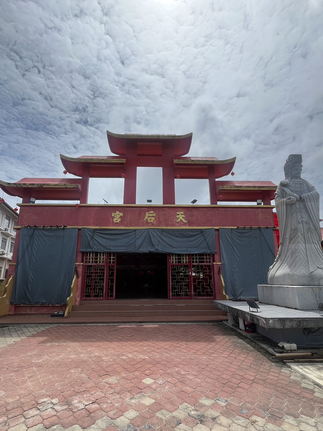 🏛️ Terengganu’s Royal Walk: Palaces, Bridges & Temples by the Sea 🕌🌉🏮