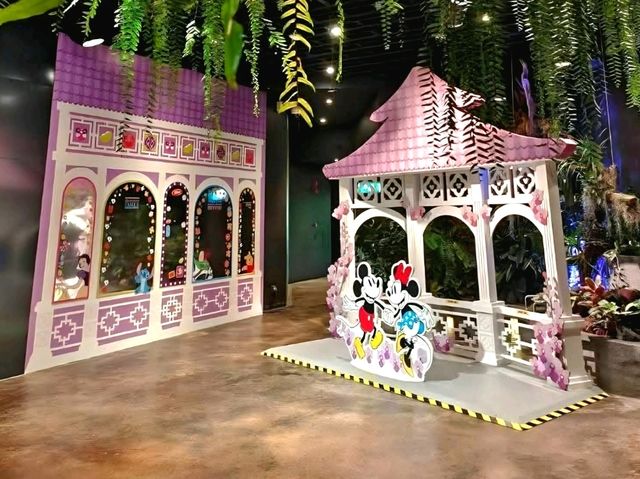 Singapore Disney + Local Bites in Floral Fantasy