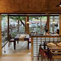 ทิวา & รษา Thai Kitchen and Café