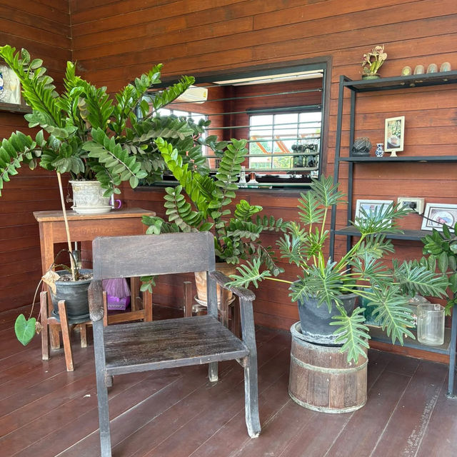 🌿☕ Home_no.eight – บ้านเลขที่ 8 คาเฟ่เล็กๆ ริมน้ำ
