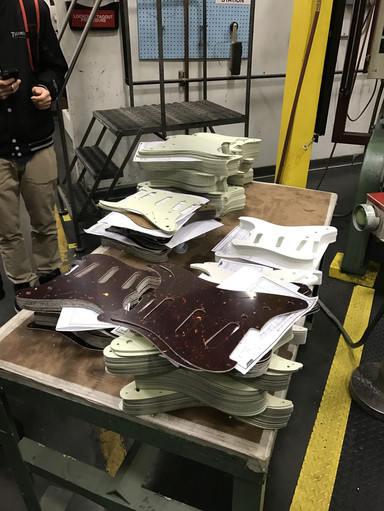 ギター好きの聖地へ！Fender USA コロナ工場見学🎸 | Trip.com コロナ