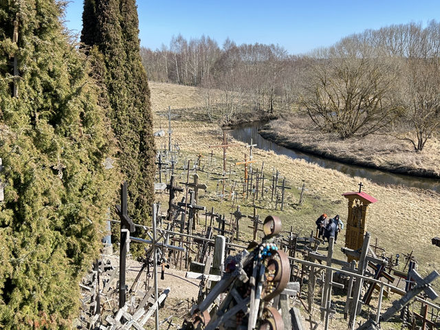 Hill of Crosses เนินเขากางเขน 