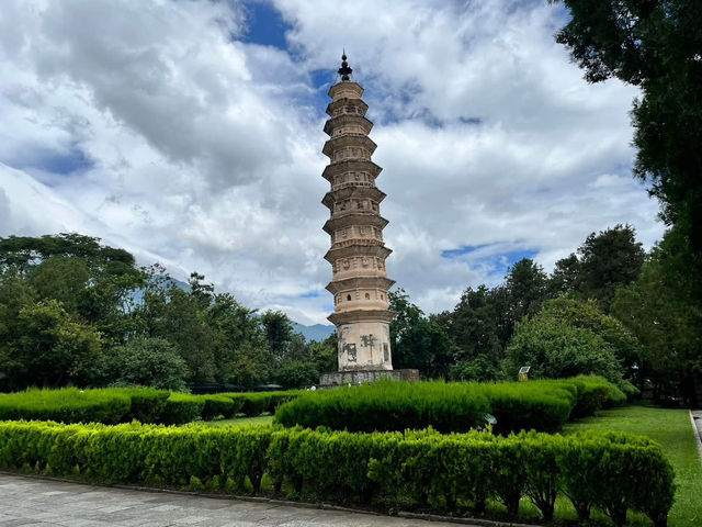 🏯☀️ Exploring the Majestic Three Pagodas of Dali (崇圣三塔)