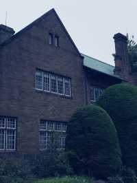 【入場無料の世田谷区立岡本公園民家園と　岩崎家廟堂、静嘉堂文庫財団のクラシカルな建物】