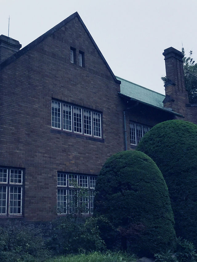 【入場無料の世田谷区立岡本公園民家園と　岩崎家廟堂、静嘉堂文庫財団のクラシカルな建物】