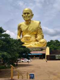 กราบสักการะ หลวงพ่อทวดเขาใหญ่ ที่พุทธอุทยาน