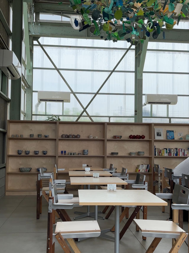 A Cafe Teshima คาเฟ่สไตล์โรงงานบนเกาะเทชิมะ
