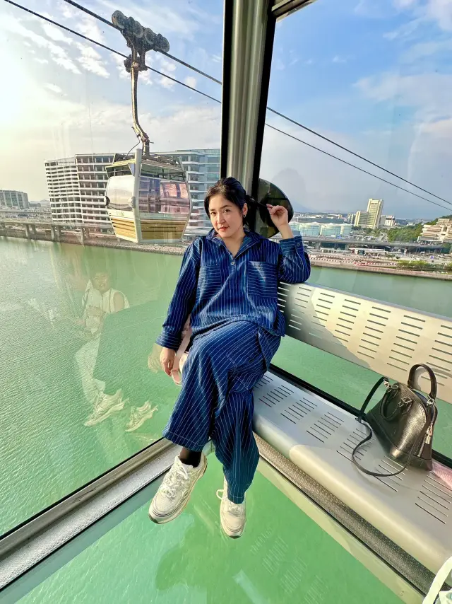 홍콩의 옹핑 360 케이블카를 타러 가보세요!