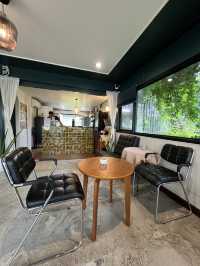 แวะพักจิบกาแฟชิคๆ ที่ Rico คาเฟ่ริมสุขุมวิท นายายอ