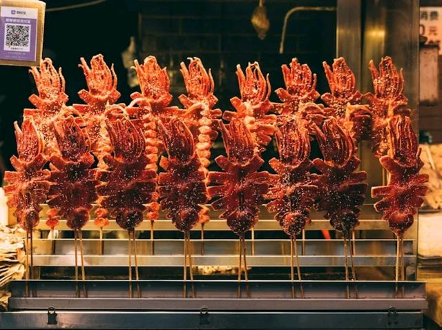 “Xi’an Nights: Lantern Streets, Muslim Quarter Feasts & Ancient Wall Evenings”
