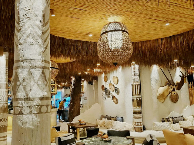 【Pattaya海邊秘境】Cave Beach Club｜波西米亞風海灘餐廳，最佳日落打卡點 🌅
