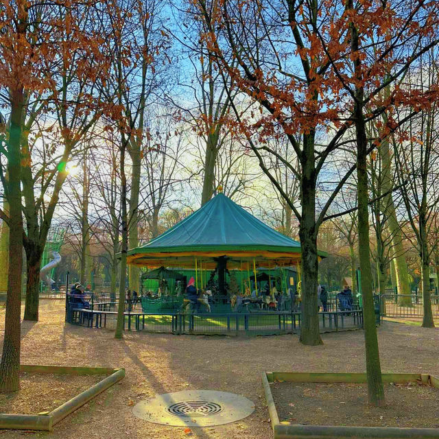Relaxing Like a Local in Paris' Luxembourg Gardens Relaxing Like a Local in Paris' Luxembourg Gardens