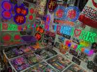 ISSUE 香港手信店 ร้านขายของที่ระลึกฮ่องกง