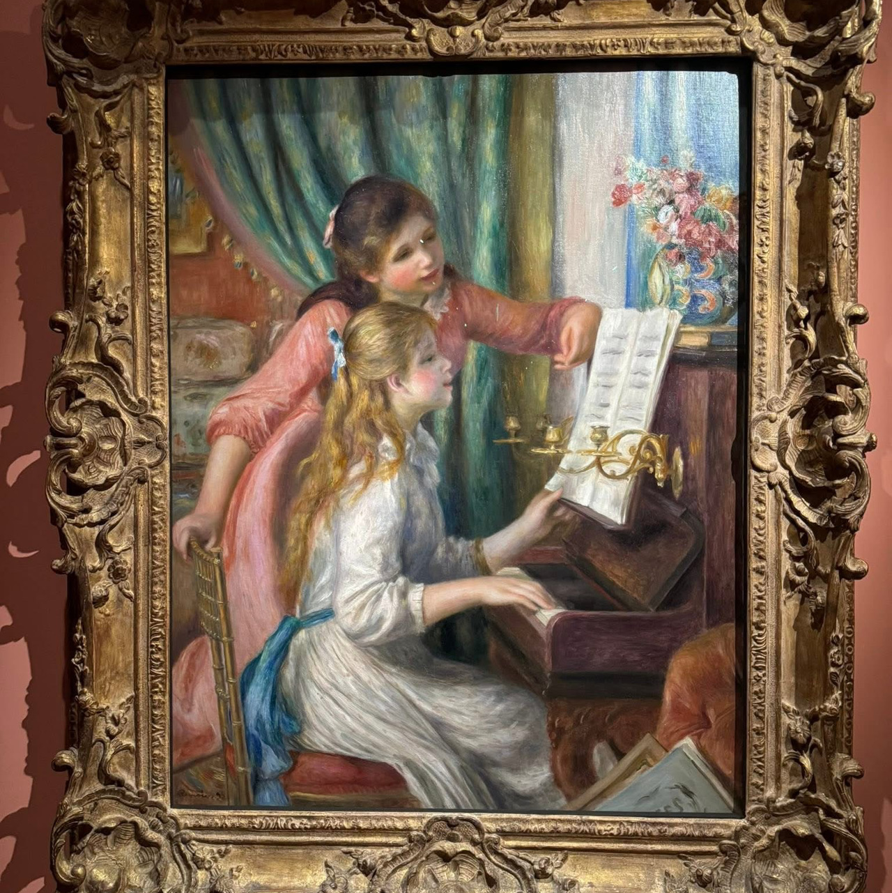 #September2025
The National Palace Museum and the Metropolitan Museum of Art in New York are collaborating to present "From Impressionism to Modernism: Masterpieces from the Metropolitan Museum of Art," a grand exhibition held in the Second Exhibition Hall of the National Palace Museum's northern campus.
This exhibition marks the first time the Metropolitan Museum has presented works from its collection, donated by Robert Lehman. The exhibition features 81 masterpieces by 38 artists, including Renoir, Cézanne, Gauguin, Van Gogh, and Seurat.
The works range from Impressionism and Post-Impressionism to Early Modernism, spanning the mid-19th to mid-20th centuries. Through five major themes, visitors can explore the landscape of French painting and drawing, and take in the development of Western art over the past century.