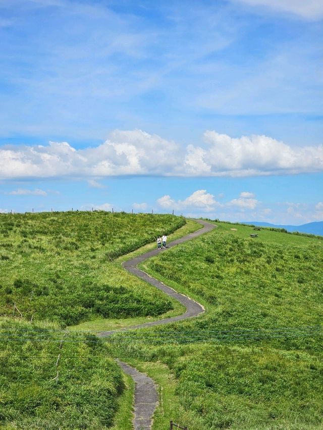 阿蘇五岳と外輪山を一望する、天空の大パノラマ 阿蘇五岳と外輪山を一望する、天空の大パノラマ