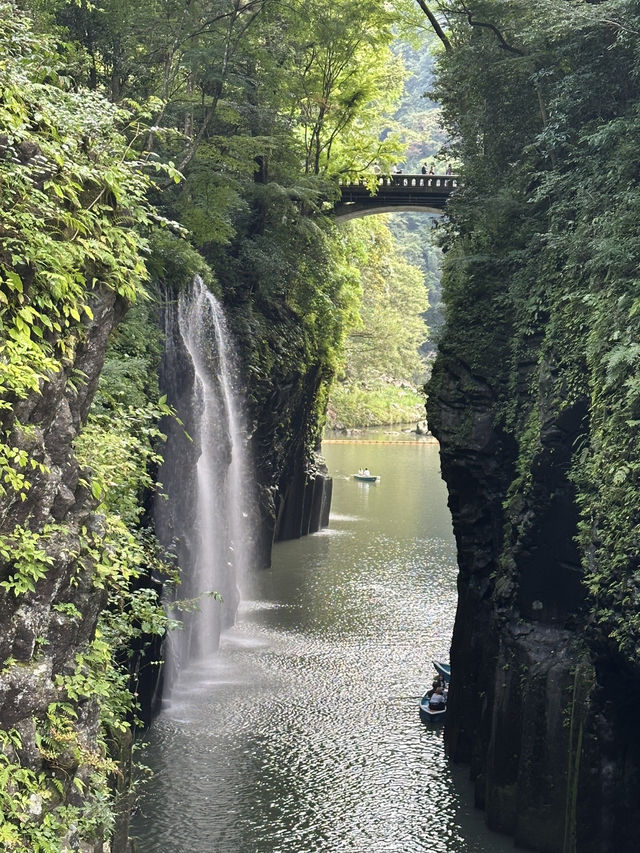 走進高千穗峽，在溪谷與瀑布間體驗神話般的自然奇景