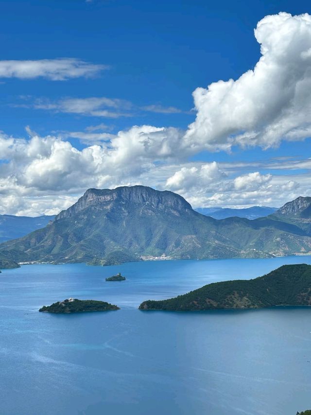Lugu Lake: The Jewel of the Plateau Lugu Lake: The Jewel of the Plateau