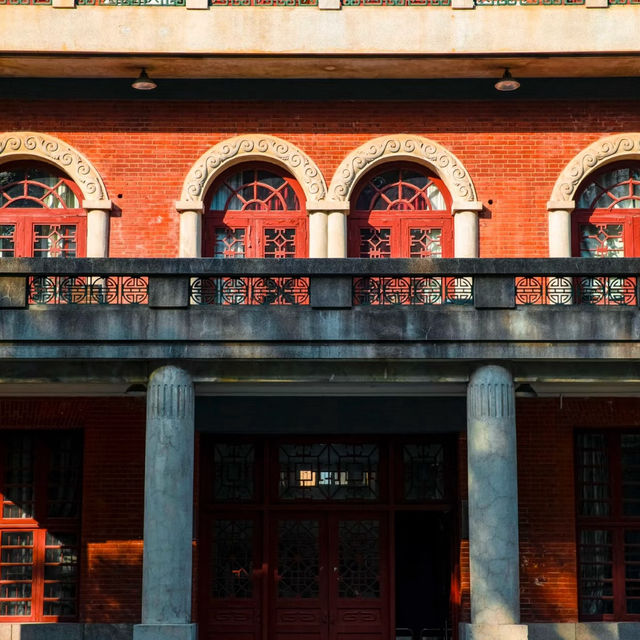 🎓 Hunan University — The Romance of Red Bricks and Sunshine 🌤 🎓 Hunan University — The Romance of Red Bricks and Sunshine 🌤