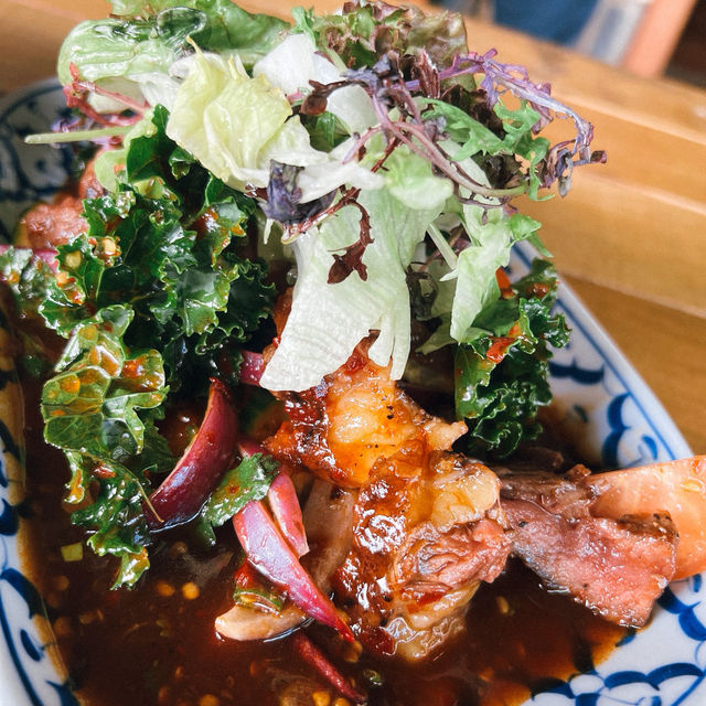 Mae Nam Khong Thai Restaurants: ร้านไทยอร่อยเริศ