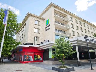 우아함과 역사가 만나는 지점: #두나브 광장 - 불가리아 루세