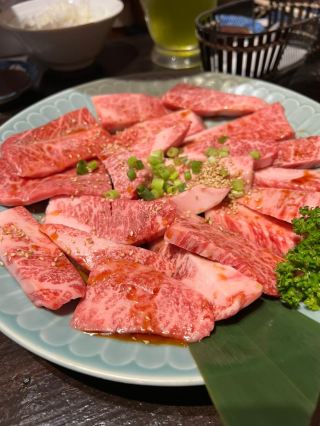 [Gunma] The Reserved Seats at the Maebashi Fireworks Festival Were Amazing! A Summer Night Out with Friends and Our Favorite Yakiniku Spot.