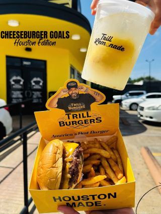 🍔⚽ Top Burger Spots in Houston for the Ultimate Football Match Day