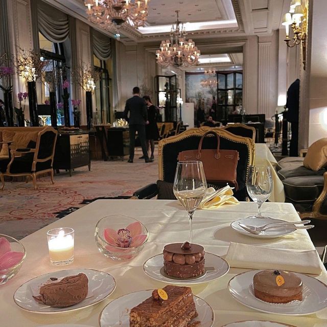 Four Seasons Hôtel George V, Paris 😍