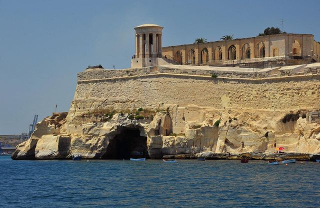 Enchanting Vibes of Valletta, Malta 🏰🌊