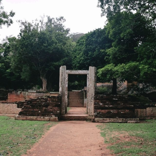 Walking around Kaludiya Pokuna 🇱🇰
