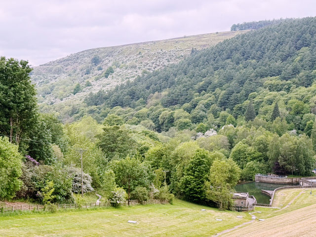 🚞💧 Manchester to Ladybower Dam: A Scenic Reservoir Day Trip