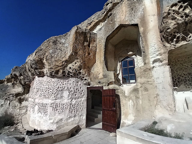 Kazakhstan Trip: Sneaking into the Senek Fortress