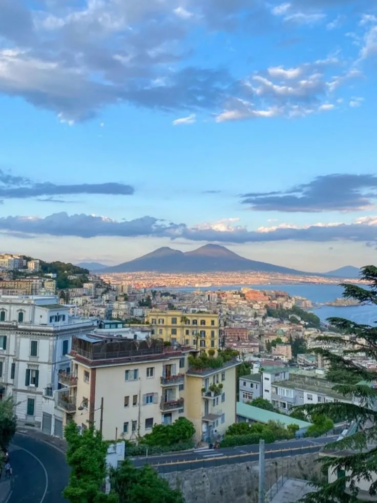 🇮🇹 Naples Didn't Apologize (And I Loved It For That)