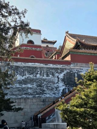 北京：擁有壯麗湖泊與全景視野的皇家園林。