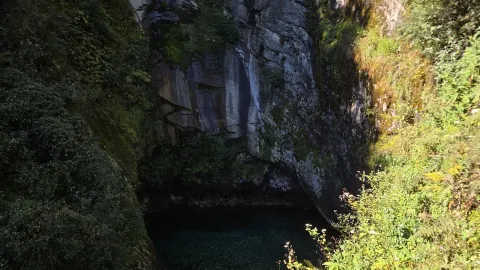 Wisata Harian dengan Kereta Gantung Gantong: Pemandangan Indah dan Tips Bermanfaat — traveler post in Dali