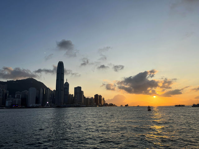 搭天星小輪，平民版海上賞日落