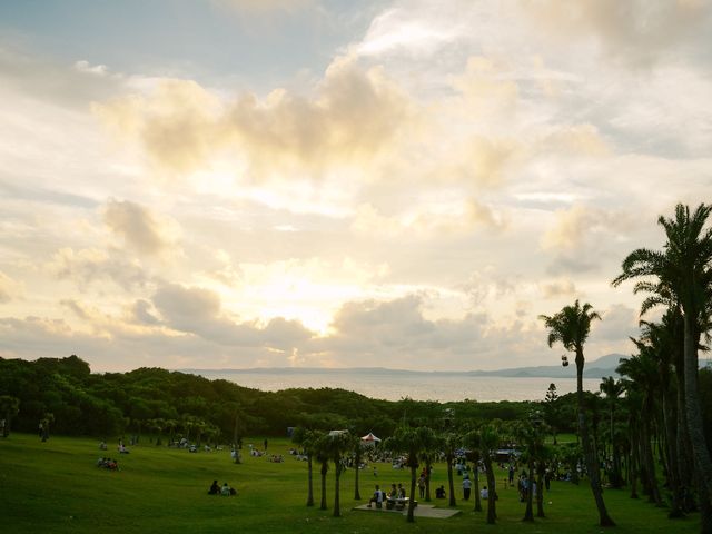 陶醉在夕陽下的鵝鑾鼻燈塔