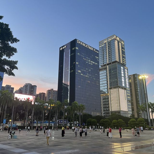 打卡龍華文化廣場