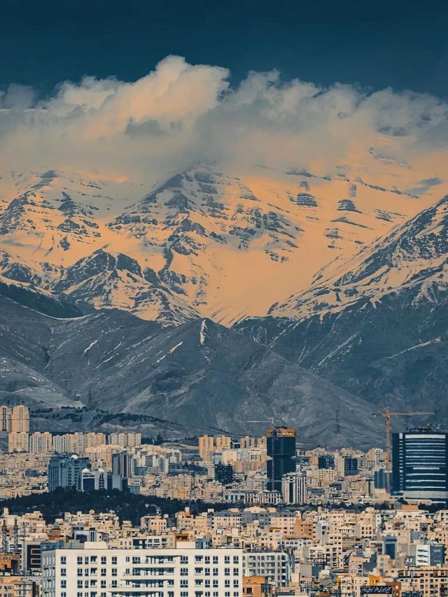 The largest capital city in Central Asia | Travel guide to Tehran, Iran