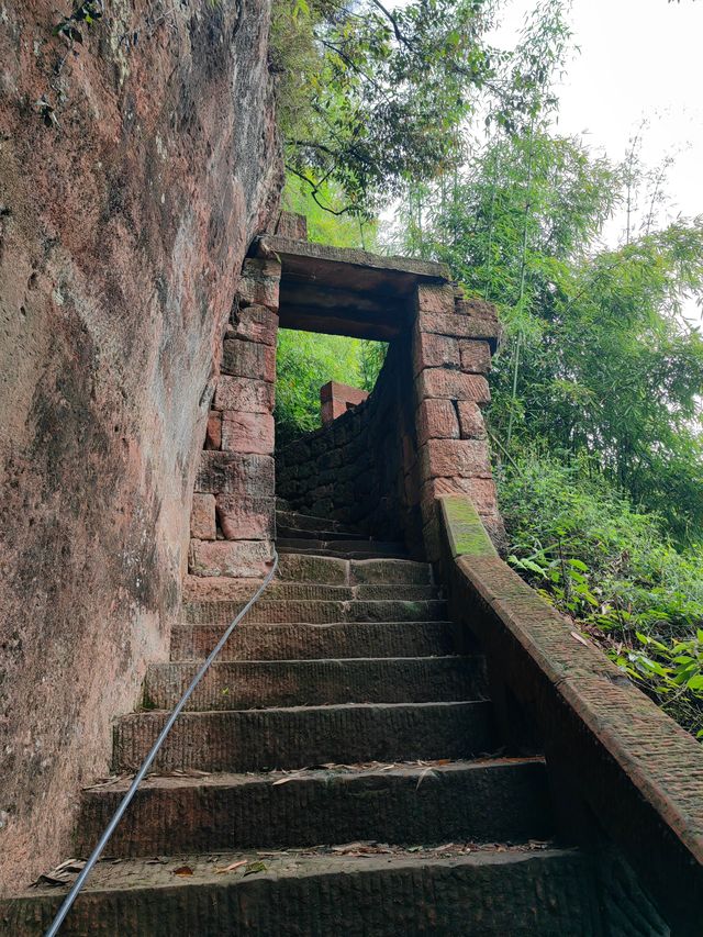 四川屏山丹霞山石窟寺